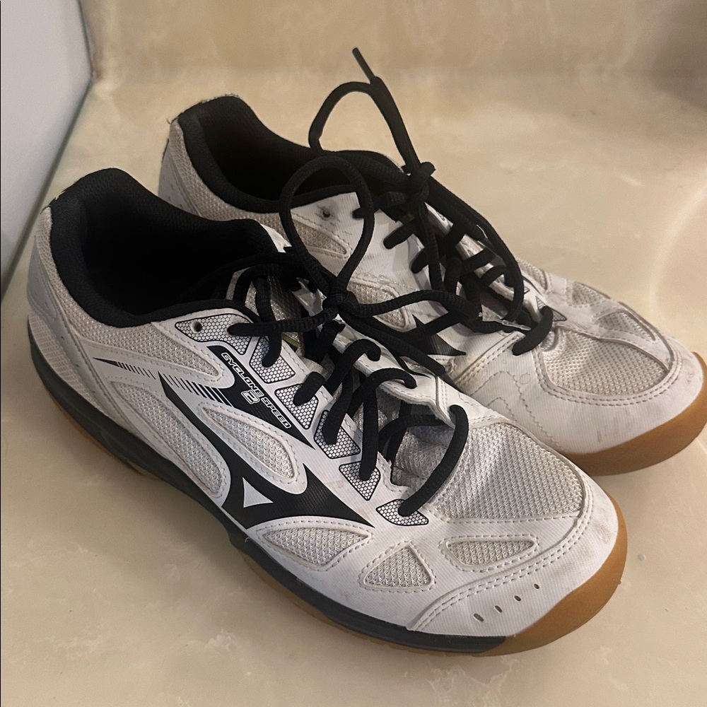 Cyclone Speed 2 Mizuno Volleyball Shoes size 9